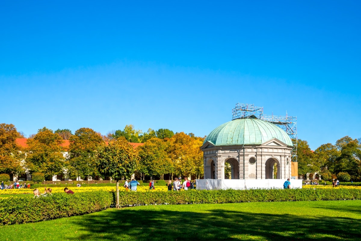 Summer in Hofgarden, Munich