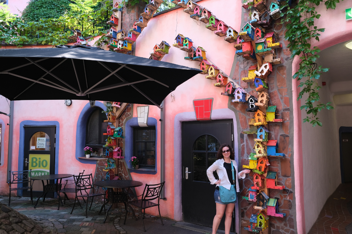 Cate at the Hundertwasserhaus in Magdeburg